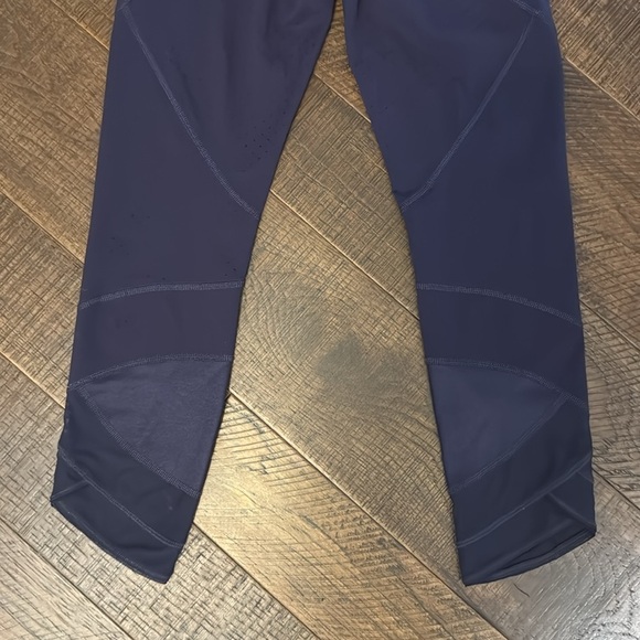 Lululemon Emerge Renewed Crop *Full-On Luon
Shine Dot Black Grape - Picture 11 of 13